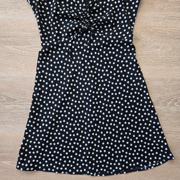 Levi's Skylar Flutter Sleeve Dress Princess Neckline Tie Detail Black Size Small - Picture 7 of 16